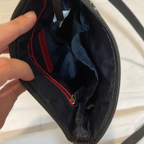 Tommy Hilfiger women’s strapped cross bag - Picture 7 of 8
